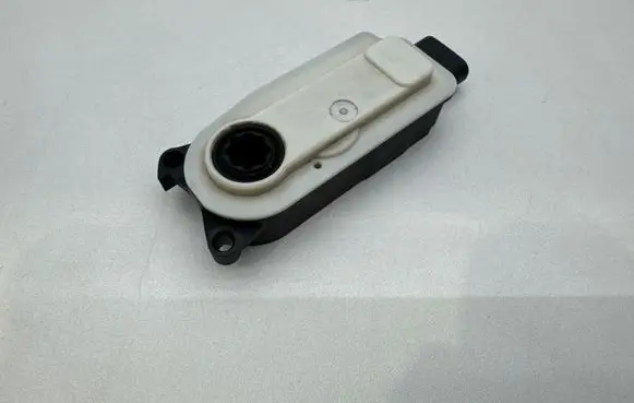 Jaguar E-Pace Intake manifold valve actuator/motor 5877R1007