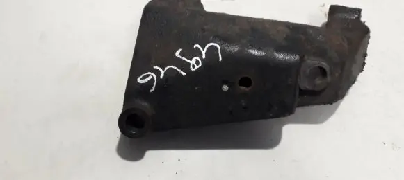 Toyota RAV 4 (XA20) Engine mounting bracket