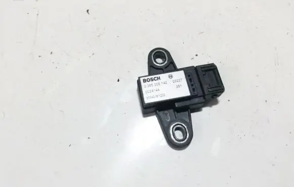 KIA Sorento Airbag deployment crash/impact sensor 0265005142