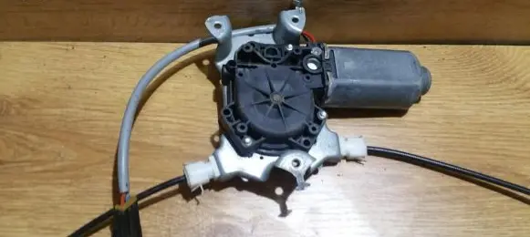Nissan Primera Front door window regulator motor 400438b