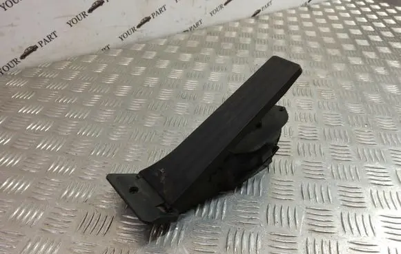 BMW 1 E81 E87 Accelerator throttle pedal 6772645