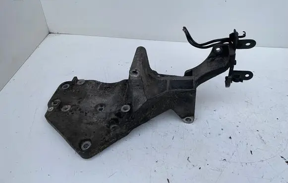 Nissan Pathfinder R51 A/C compressor mount bracket 