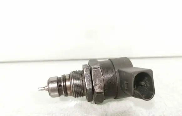 BMW 3 E46 Fuel pressure regulator 