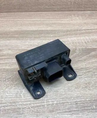 Mercedes-Benz A W168 Glow plug pre-heat relay 899075000