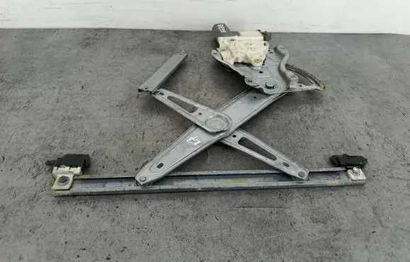 Toyota Avensis T250 Front door window regulator with motor 