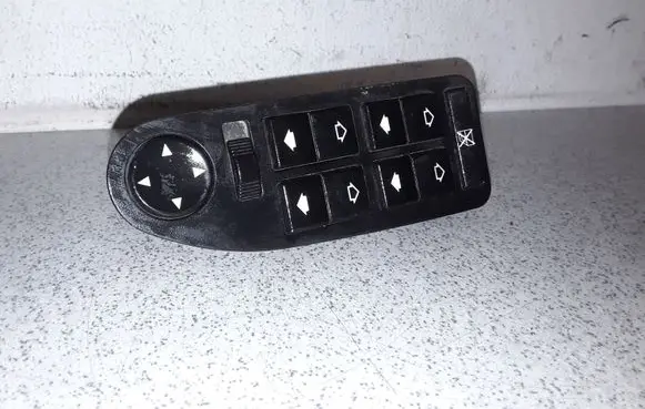 BMW 5 E39 Electric window control switch 8368966