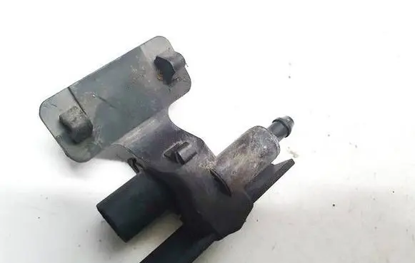 Mercedes-Benz GL X164 Windshield washer spray nozzle a1648601747