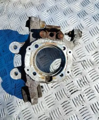 BMW 5 E60 E61 Stub axle 05047757338400