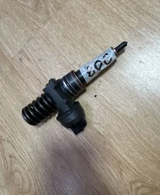 Audi A4 S4 B6 8E 8H Fuel injector 038130073AR 0414720214