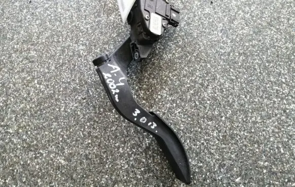 Audi A4 S4 B6 8E 8H Accelerator throttle pedal 8E1723523C