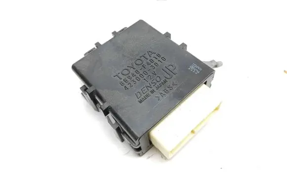 Toyota C-HR I Window wiper relay 4230003010