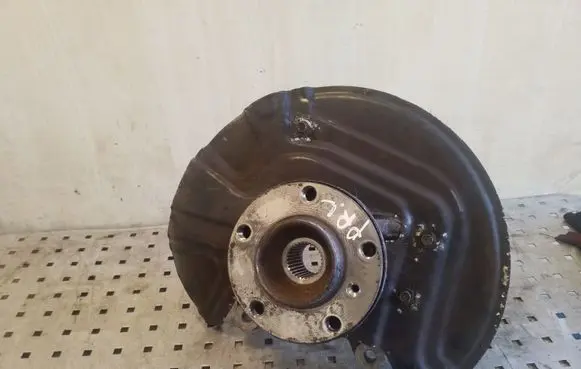 BMW X3 E83 Front wheel hub