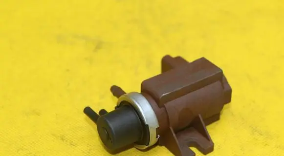 Volvo V50 Valve vacuum 9652570180