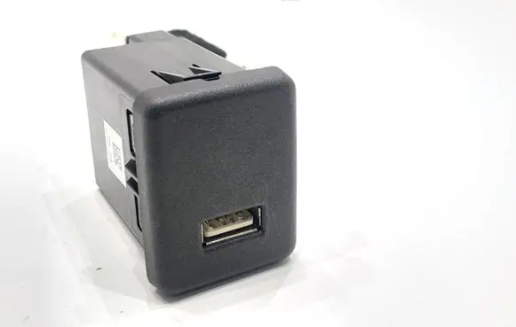 Opel Astra K USB socket connector 39087528