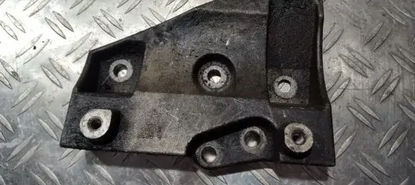 Chrysler Neon I Engine mounting bracket 4612131