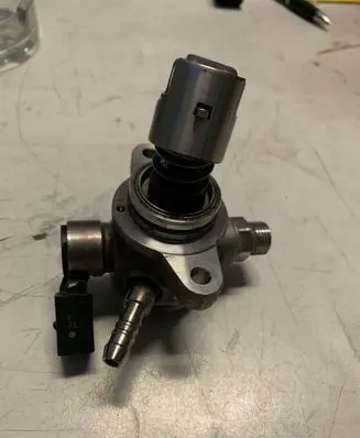 Seat Arona Fuel injection high pressure pump 04E127027
