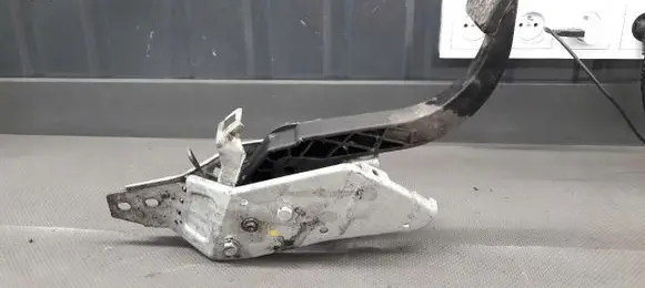 Opel Astra G Clutch pedal 