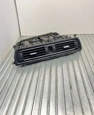 BMW 5 F10 F11 Dash center air vent grill 9166891