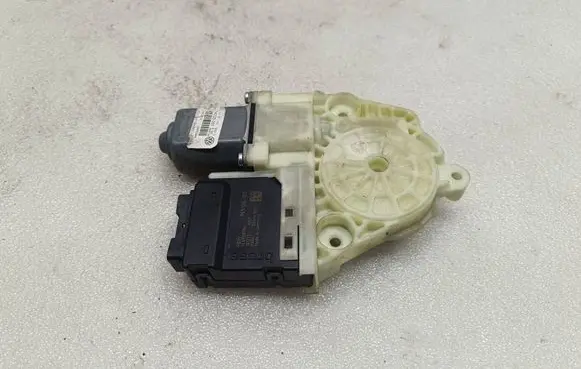 Volkswagen PASSAT B7 Rear door window regulator motor 965126102 3C0959795