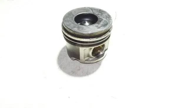 Volkswagen PASSAT B6 Piston 094240958