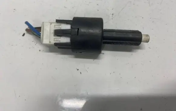 Mitsubishi Pajero Brake pedal sensor switch