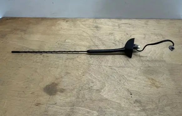 Nissan Qashqai Radio antenna B831022