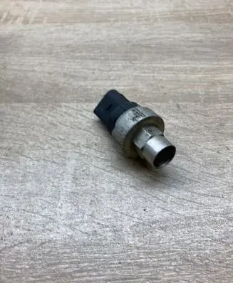 Volkswagen Golf IV Air conditioning (A/C) pressure sensor 1J0959126