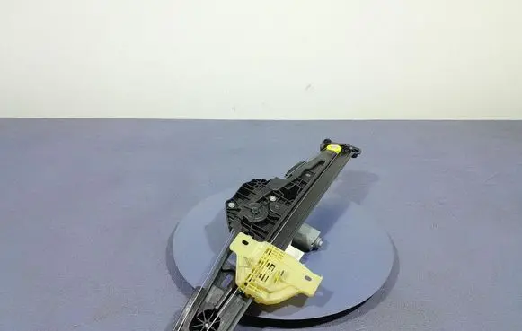 Renault Captur Front door window regulator with motor 807215326R