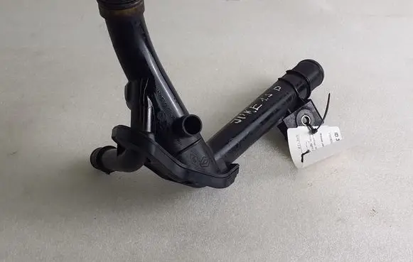Nissan Juke I F15 Engine coolant pipe/hose 210475246R