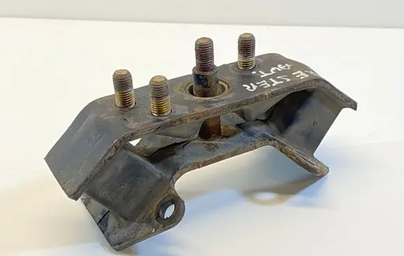 Subaru Forester SG Gearbox mount 41022AE120