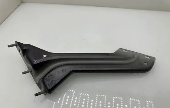 Fender mounting bracket