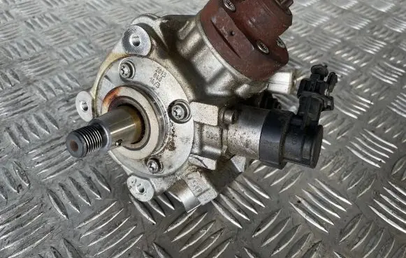 Ford Focus Fuel injection high pressure pump CV6Q9A543AA 0445010536