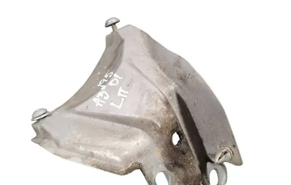 Audi A3 S3 8L Fender mounting bracket 8L0821135