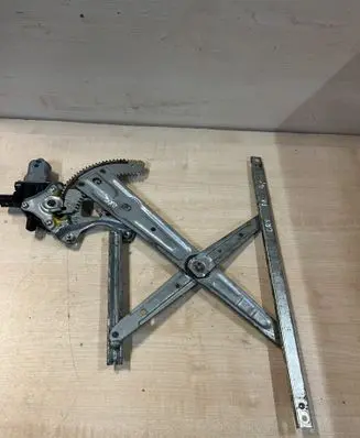 Honda CR-V Front door window regulator with motor 