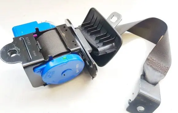 Middle seatbelt (rear)