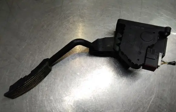 Opel Corsa D Accelerator pedal position sensor 55702021