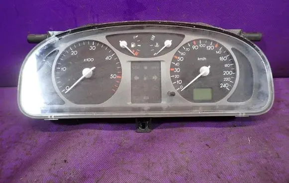 Renault Laguna II Speedometer (instrument cluster) 8200399767