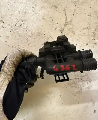 BMW 5 F10 F11 Coolant heater control valve 6910544-05 1147412166