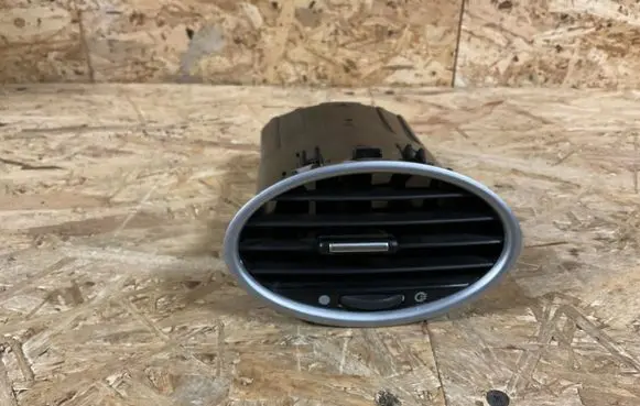 Ford Focus Dashboard side air vent grill/cover trim 4M51A014L21ad 4M51A014L21BC 4M51A014L21AD