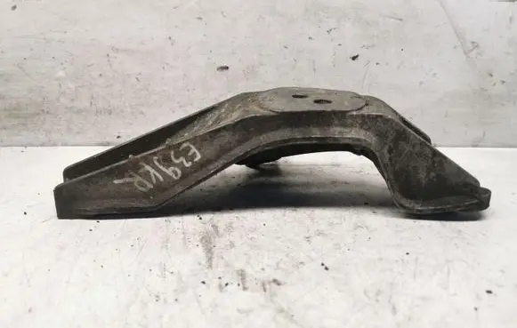 Engine mounting bracket