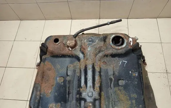 Toyota RAV 4 (XA20) Fuel tank 