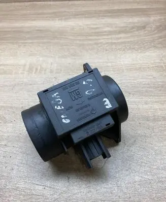 Opel Omega B2 Mass air flow meter 90528813 72241900