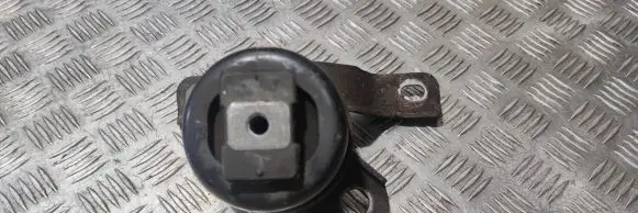 Volvo XC60 Engine mount bracket 30671245