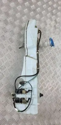 Suzuki Grand Vitara I Windshield washer fluid reservoir/tank