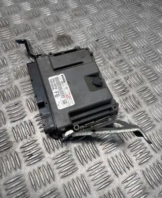 Toyota Avensis T270 Engine control unit/module 8966105F60 0281031797
