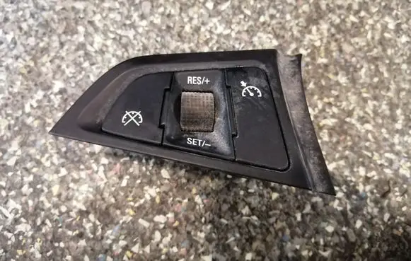Opel Insignia A Steering wheel buttons/switches 13293155