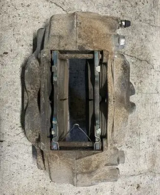 Toyota Land Cruiser (J150) Front brake caliper