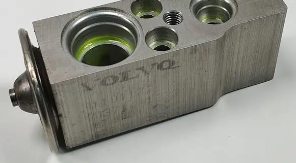 Volvo XC90 Air conditioning (A/C) expansion valve 