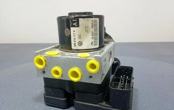 Volkswagen Golf IV ABS Pump 1K0614117H