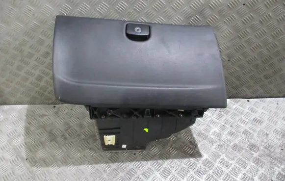 Peugeot 407 Glove box